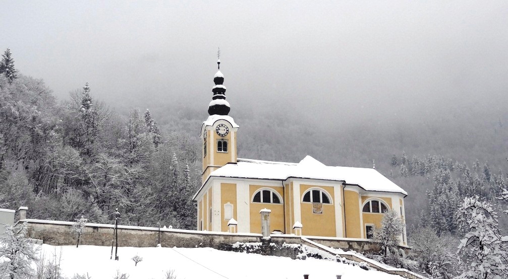 church_under the snow